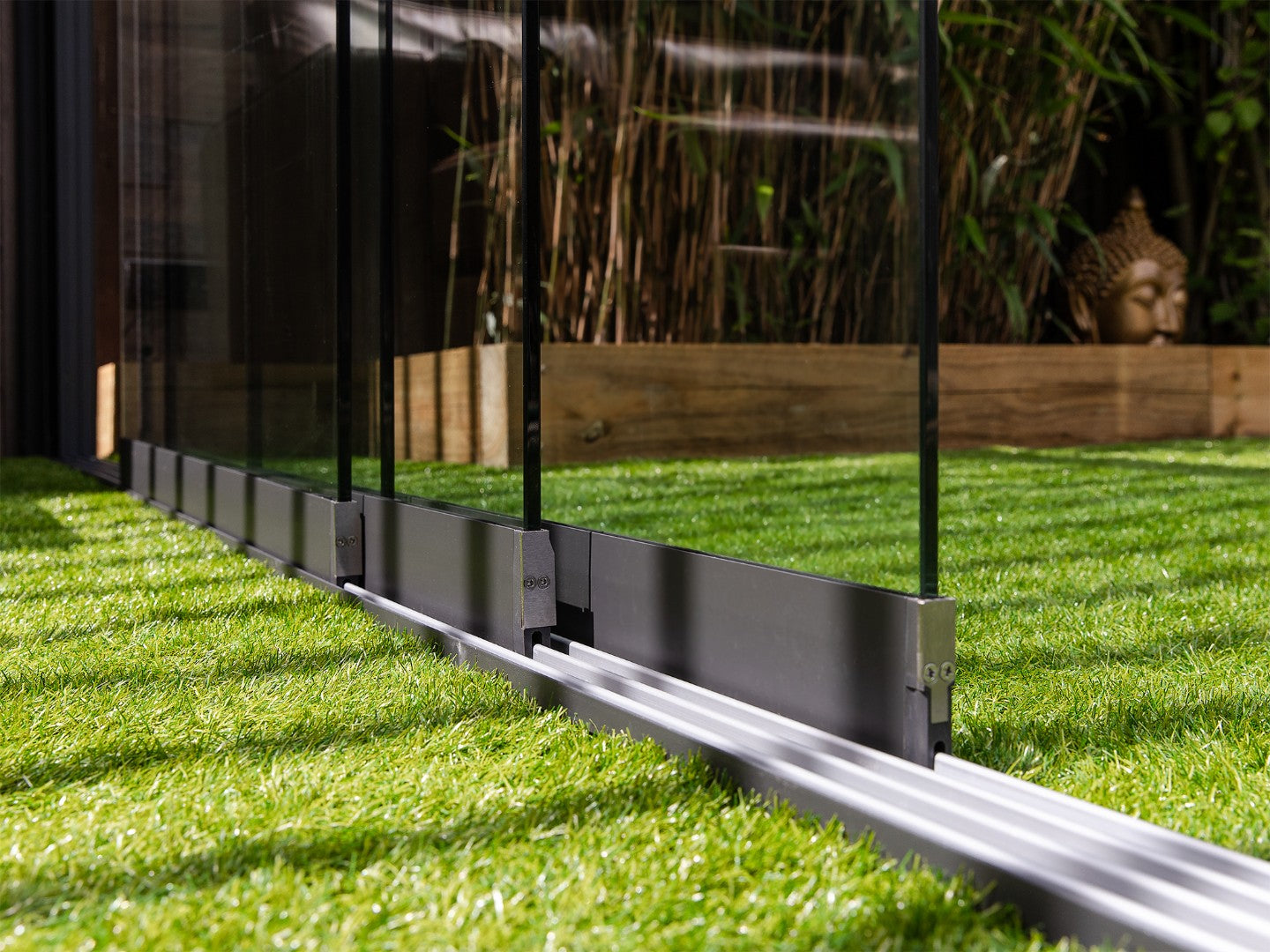 PERGOLUX Glass Wall