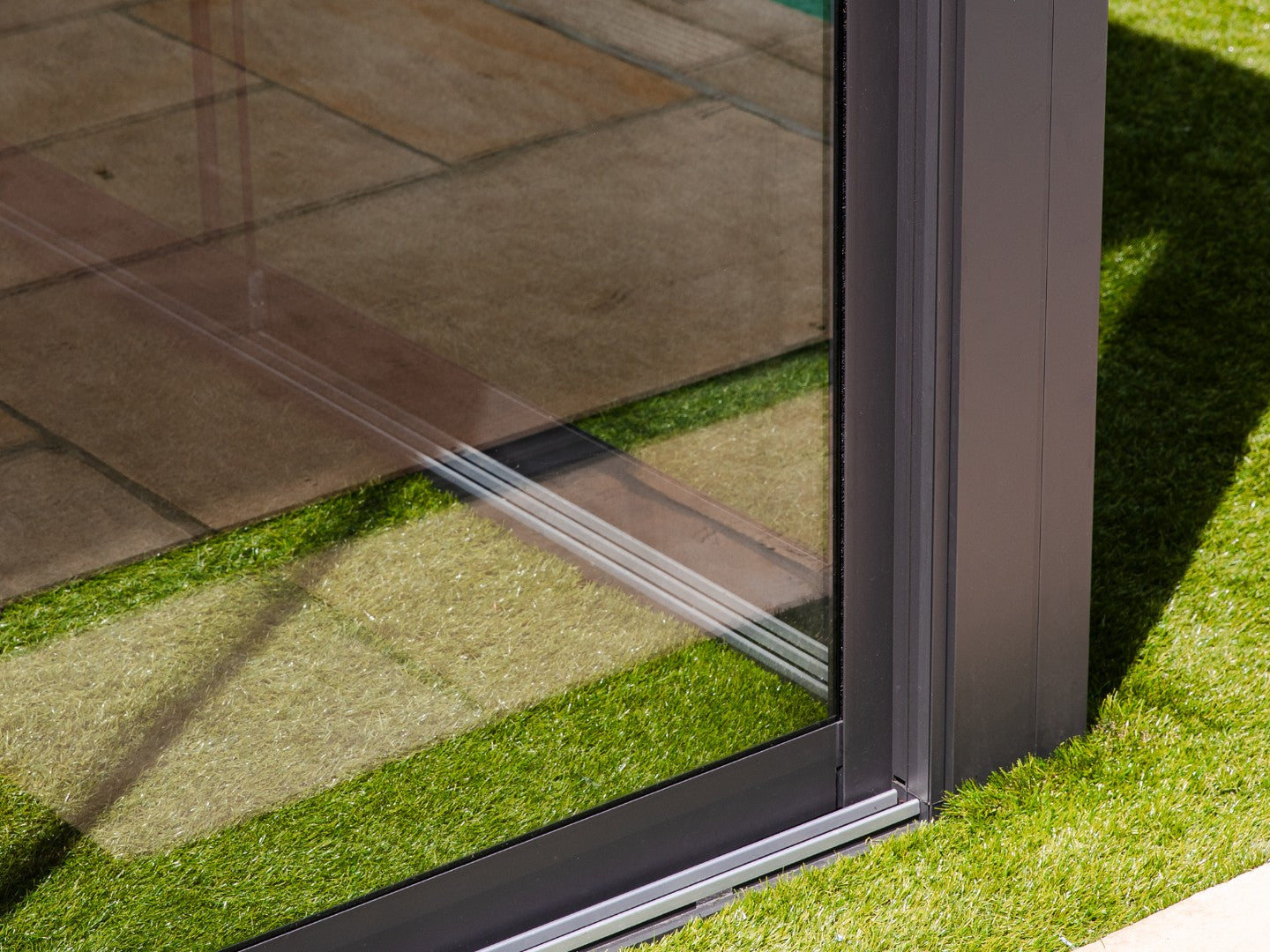 PERGOLUX Glass Wall